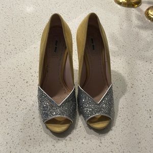 Omg sparkly heels with a peep toe!